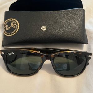 Women’s Ray Ban Wayfarer New